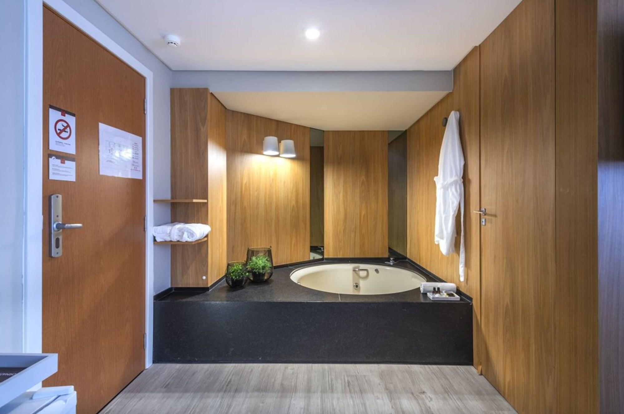 Hotel Melo Balneario Camboriu Bagian luar foto