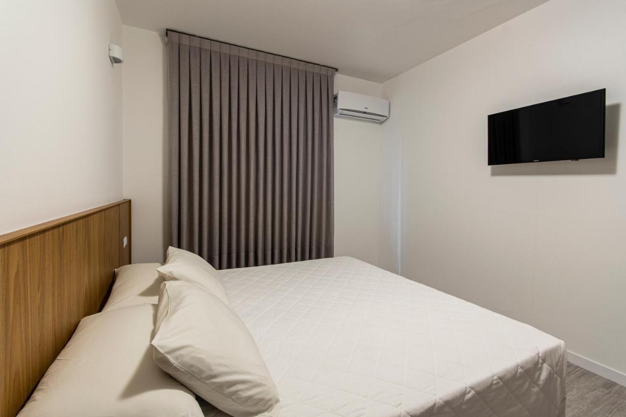 Hotel Melo Balneario Camboriu Bagian luar foto
